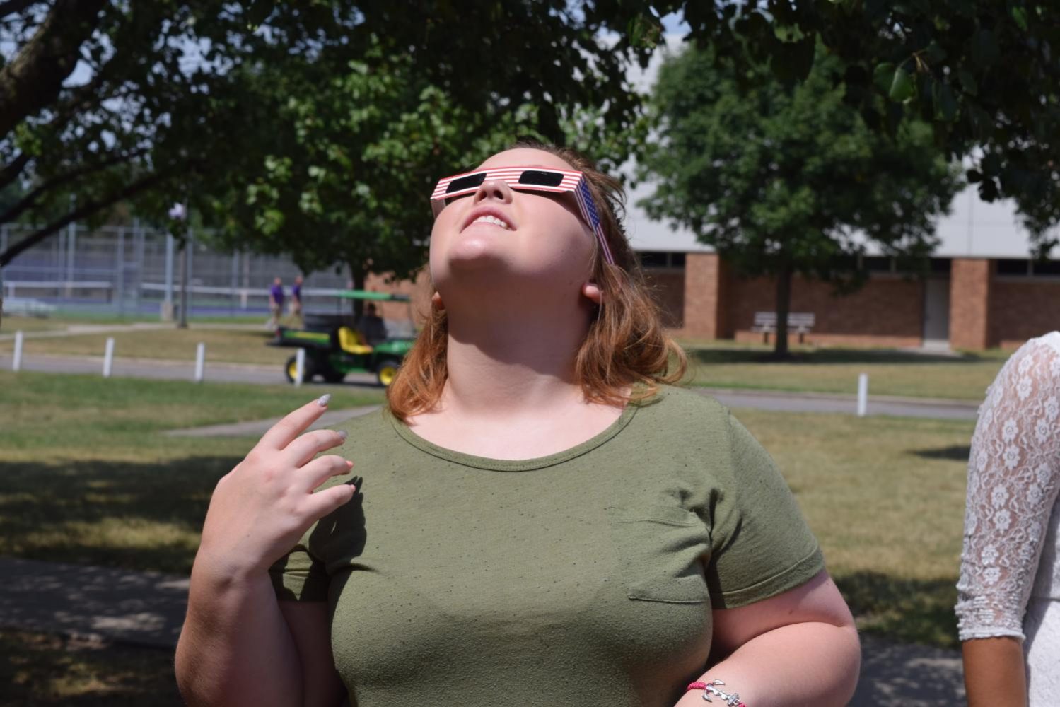 SHS students view the eclipse outside. 