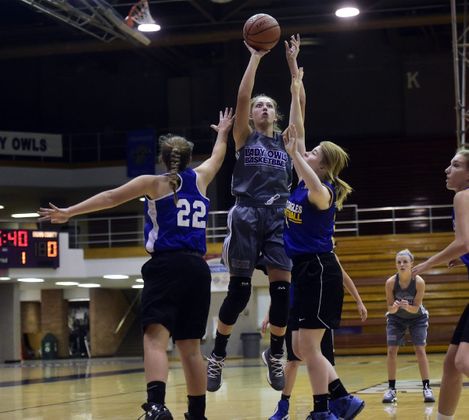 Picture: The Tribune -
Junior Makenna Fee shoot the ball during a scrimmage game on Thursday.