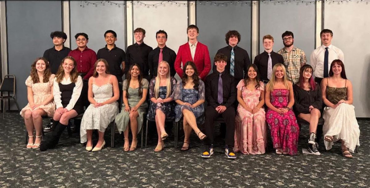 21 seniors earn Seymour Scholar status